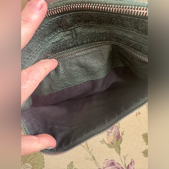 BALENCIAGA City Clip leather clutch bag - Picture 8 of 11